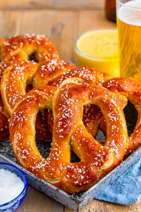 Soft, chewy and full of salt, these Homemade Soft Pretzels are delicious and the perfect appetizer or snack recipe that you will not be able to resist. Roasted Garlic Cream Cheese, Soft Pretzels Recipe, Garlic Cream Cheese, Pretzel Shape, Pretzel Cheese, Soft Pretzel Recipe, Simple Appetizer, Baking Soda Bath, Cheeseburger Sliders