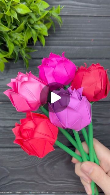 Flower Crafts Preschool, Paper Peonies Tutorial, Paper Tulips, Paper Petals, Crafts Simple, Paper Flower Arrangements, Easy Paper Flowers, Paper Craft Ideas, Paper Origami