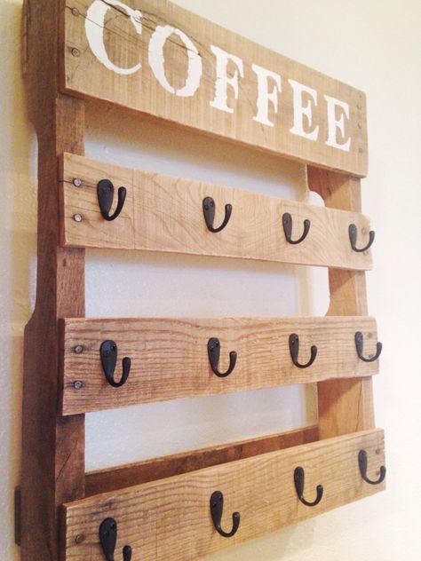 Diy Coffee Cup Holder, Diy Coffee Cup, Coffee Cups Diy, Diy Coffee Bar, Coffee Cup Holder, Coffee Nook, Dekor Diy, Pallet Decor, Pallet Crafts