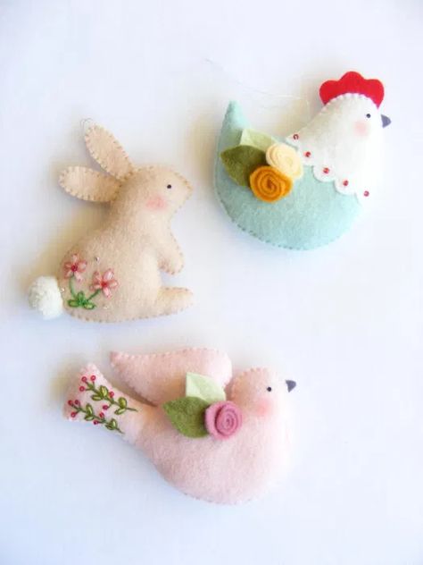 Diy Wall Hanging Decorations, Felt Easter Crafts, Easter Felt, Felt Spring, Felt Ornaments Diy, Baby Mobil, Easter Ornaments, Felt Birds, Felt Patterns