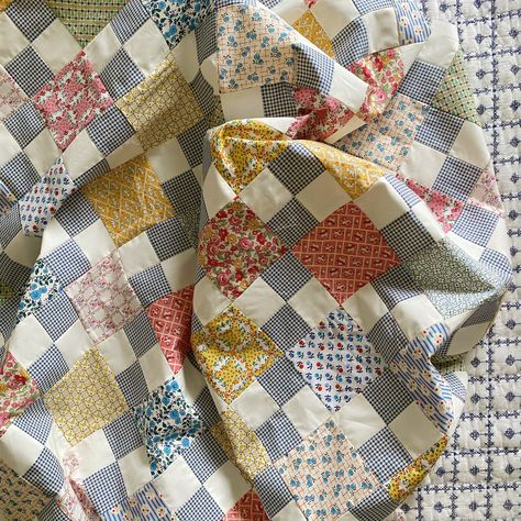 Remember sweet Mabel we made in the fall? The classic patchwork with 4 5 Inch Charm Pack Quilt Patterns, Four Patch Quilt Ideas, King Size Quilt Patterns, Nine Patch Quilt Patterns, Simple Patchwork Quilt, Four Patch Quilts, Creative Quilts, Charm Pack Patterns, 16 Patch Quilt