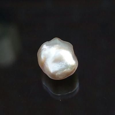 Natural Saltwater Pearl 4.48 ct: Type of pearl: natural saltwater (Pteria oyster species)   Weight: 4.48 ct   Shape: baroque   Size: 9.47 x 8.89 x 7.22mm   Color: white to pink  #naturalpearl #naturalusapearl #karipearls #nonculturedpearl #wildpearl #naturalfreshwaterpearl Saltwater Pearls, Natural Pearls, Freshwater Pearls, Gold Rings, Color White, Pink, White, Color, Nature