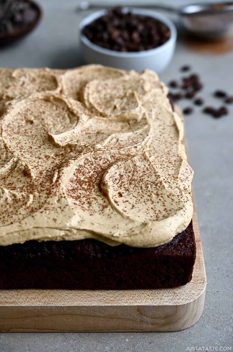 5-Minute Coffee Buttercream Frosting Coffee Buttercream Frosting Recipe, Frosting Without Powdered Sugar, Coffee Buttercream Frosting, Fluffy Coffee, Flavored Frosting, Coffee Frosting, Coffee Icing, Vanilla Bean Cupcakes, Baked Goods Recipes