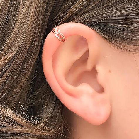 Trendy Piercings, Upper Ear Earrings, Rose Gold Ear Cuff, Wire Ear Cuffs, Ear Cuff Piercing, Cartilage Ear Cuff, Cute Ear Piercings, Pierced Ear, Wrap Earrings