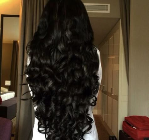 Long Black Curly Hair Aesthetic, Long Wavy Black Hair, Long Black Curly Hair, Long Curly Black Hair, Wavy Long Hair, Black Wavy Hair, Extremely Long Hair, Long Silky Hair, Really Long Hair