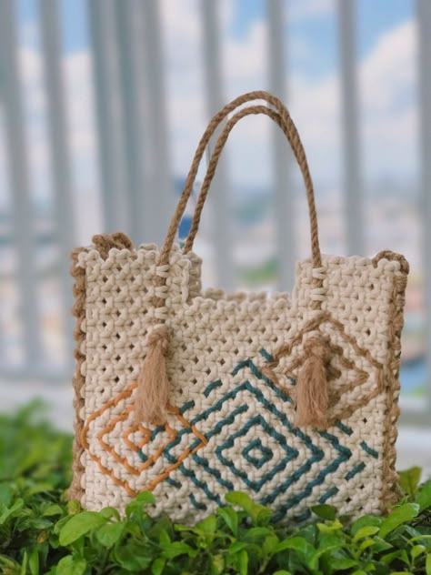 Makrame Bags Tutorial, Macrame Bag Tutorial How To Make, Macrame Bag Diy Tutorials, Macrame Purse Tutorial, Macrame Purse Pattern, Macrame Bag Pattern, Diy Quilted Bag, Macrame Bag Tutorial, Macrame Handbag