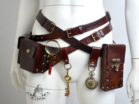 29 Unique Steampunk Costumes For Women You Can Buy! Here we feature unique steampunk costumes for women. From fancy Victorian-era ballgowns to saloon girl bustle skirts. They are all here! Steampunk Mode, Steampunk Belt, Steampunk Outfits, Moda Steampunk, Steampunk Bag, Anting Manik, Mode Steampunk, Style Steampunk, Small Watch