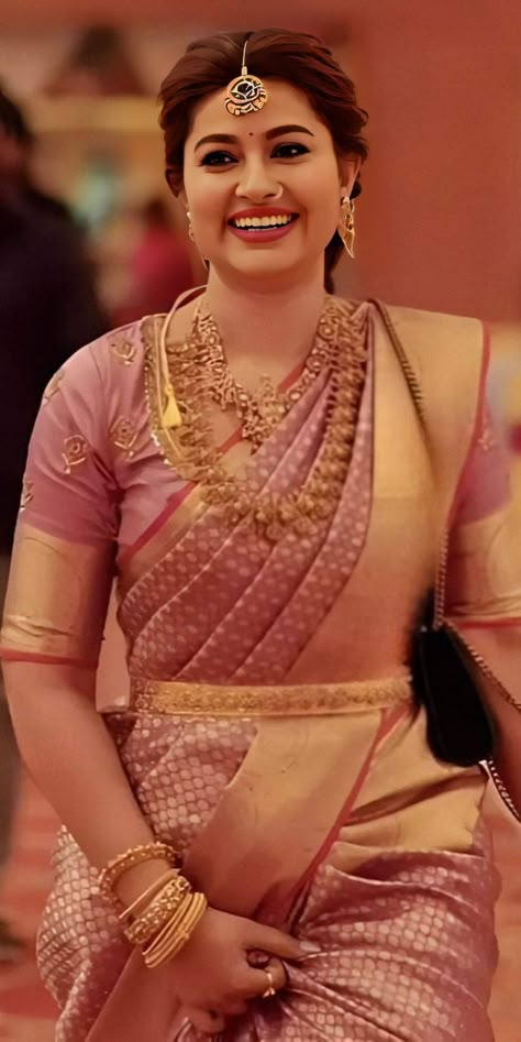 Sneha Saree, Actress Sneha, Sneha Actress, Beauty Smile, Latest Images, So Beautiful, A Dress, Nose Ring, Saree