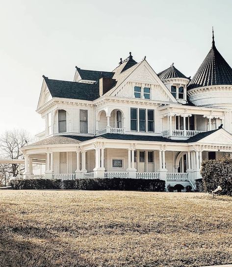 A. B. Scarborough Queen Anne Victorian in Bonham, TX (1897) | Pricey Pads Victorian Mansion Exterior, Bedroom In Bloxburg, White Victorian House, Incredible Houses, Queen Anne Victorian House, Bloxburg Bedroom Ideas, Bloxburg Bedroom, Victorian Homes Exterior, Queen Anne House