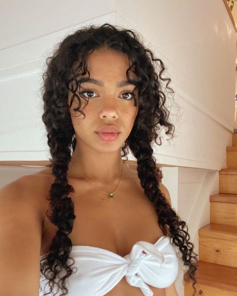 Natalia Love on Instagram: “Some selfies. 🐼” Heartless Hairstyles, Cute Curly Hairstyles, Hairstyle Inspo, Curly Hair Styles Easy, Unique Hair, Pretty Ppl, Hairdos For Curly Hair, Curly Hair Inspiration, Coily Hair