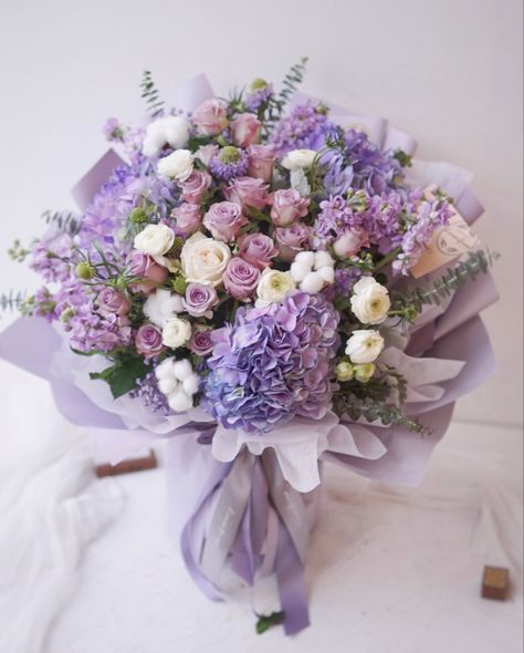 Purple Floral Bouquets, Purple Bouquet Aesthetic, Light Purple Flower Bouquet, Purple And White Flower Arrangements, Lavender Flower Arrangements, Violet Flower Bouquet, Lilac Flower Bouquet, Grad Bouquet, Purple Flowers Bouquet