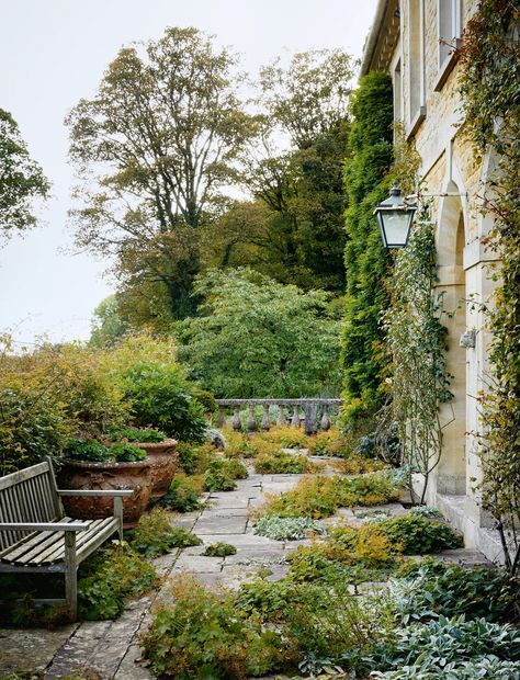 An 18th-century house in the Cotswolds cleverly refreshed by Flora Soames | House & Garden Decking Patio, 18th Century House, Terrace Garden Ideas, Small City Garden, Garden Decking, Townhouse Garden, Hill Garden, Farrow & Ball, Brick Paving