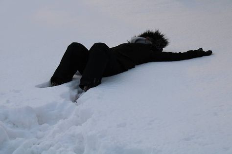 Laying In Snow Aesthetic, Disc Pfp, Fotos Ideas, The Ark, Winter Cold, Snow Winter, Face Down, Reference Poses, Reference Photos