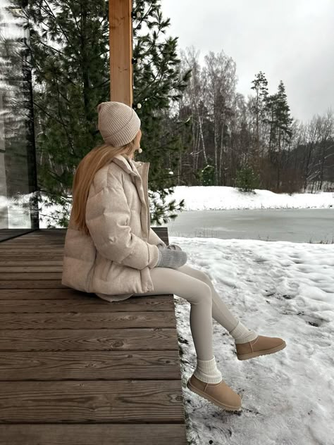 White Puffer Coat Outfit, Fall Outfits Beige, Winter Fashion Cold Weather, Snow Boots Outfit, Sofia Richie Style, Outfits Beige, Fashion Cold Weather, Outfit Ugg, Winter Fashion Cold