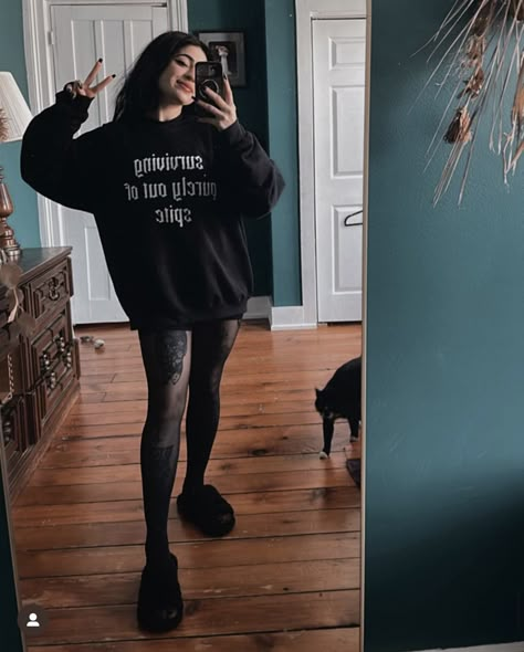 Comfortable Gothic Outfits, Cozy Gothic Outfits, Emo Lounge Wear, Lounge Goth Outfits, Comfy Gothic Outfits, Lazy Alternative Outfits, Comfy Witch Outfits, Emo Mom Aesthetic, Goth Lounge Outfit