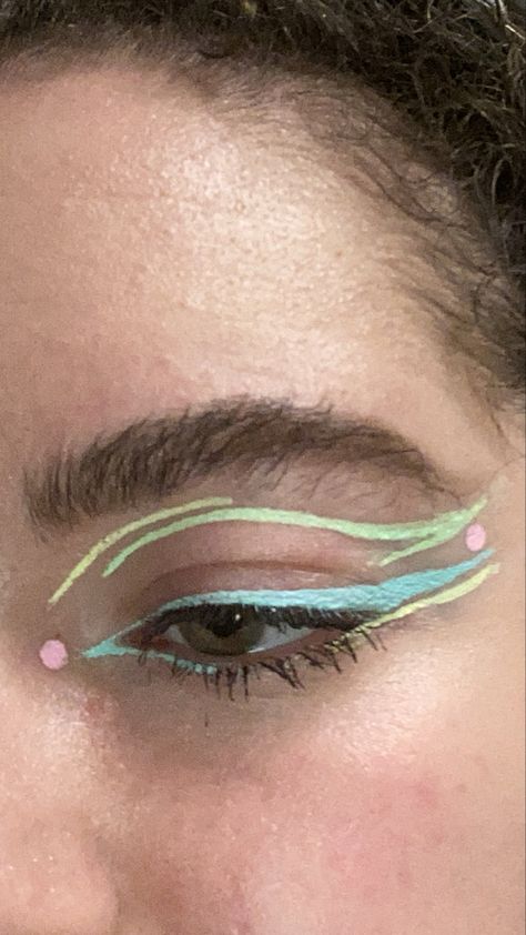 Glisten Cosmetics Wet Liner, Makeup Inspo 2023, Colorful Liner, Water Activated Liner, Graphic Liners, Eyeliner Inspo, Glisten Cosmetics, Show Makeup, Fun Makeup