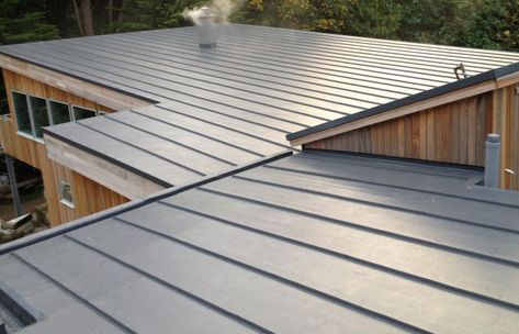 Durable flat roof solutions at economical rates around Bronx, Yonkers and Westchester County NY. Contact us at 718-688-5544. Learn More: https://www.roofingcontractorbronx.com/roofing/flat-roof  #FlatRoof #Roofing #RoofingContractor #Contractors #Bronx Modern House Flat Roof, Pallet Fort, Flat Metal Roof, Roof Addition, Flat Roof Construction, Flat Roof Materials, House Flat Roof, Mountain Ranch Home, Flat Roof Shed