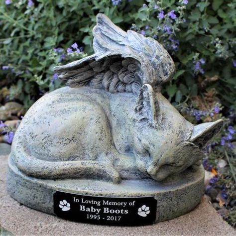 Kitty Memorial, Cat Memorial Garden, Pet Garden, Pet Memorial Garden, Stepping Stone Molds, Memorial Garden Stones, Cats Home, Memorial Statues, Garden Plaques