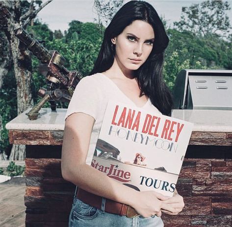 Lana Del Rey Honeymoon, Queen Lana Del Rey, Super Movie, Lana Del Rey Love, Star Tours, Elizabeth Grant, Honeymoon Tour, Marina And The Diamonds, Lizzy Grant