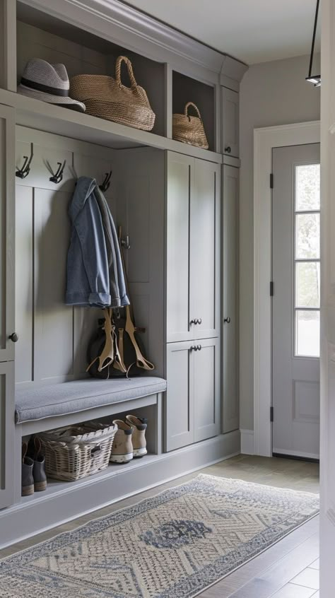 Stylish and functional entryway organization with neutral colors, built-in storage, bench, wicker baskets, and decorative rug. Mudroom Shelves, Entryway Organization Ideas, Florida Lake House, Practical Entryway, Hall Bench With Storage, Hallway Storage Cabinet, Functional Entryway, Mudroom Remodel, Mudroom Cabinets