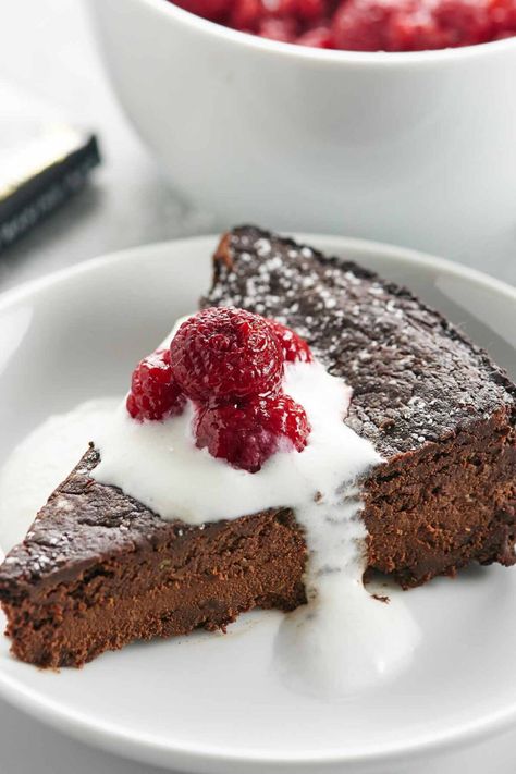 Vegan Flourless Chocolate Cake Recipe - Easy, Gluten Free Healthy Vegan Dessert, Flourless Chocolate Cake Recipe, Cake Gluten Free, Flourless Chocolate Cake, Flourless Cake, Chocolate Cake Recipe Easy, Healthy Vegan Desserts, Vegan Cake Recipes, Dessert Candles