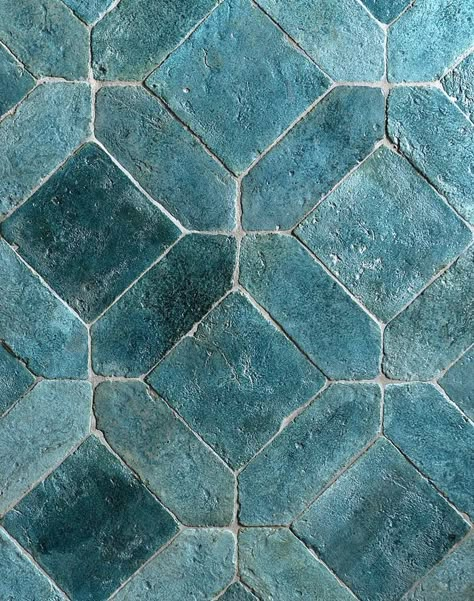 Bathroom Stone Floor, Colorful Floor, Mint Aesthetic, Tiles Backsplash, Tiles Floor, Backsplash Tiles, Blue Tile, Ocean Scenes, Tiles Wall