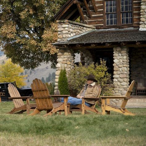 Where Is Yellowstone Filmed? - Is the Ranch From Kevin Costner's Show Real? Dutton Ranch Yellowstone House Interior, Yellowstone Home Decor, Dutton Ranch Yellowstone House, Mountain Porch, Yellowstone House, Yellowstone Cabin, Yellowstone Cast, Cozy Chairs, Yellowstone Ranch