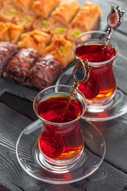 Turkish Tea Cups, Persian Tea, Turkish Tea, Turkish Food, Tea Art, Turkish Recipes, Baklava, Frappe, Tea Recipes