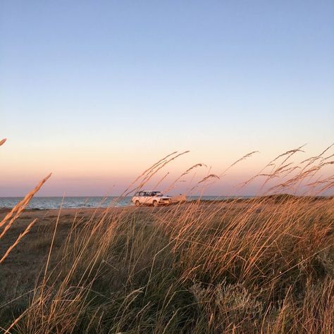 People On Beach Aesthetic, Beach In September, August Beach Aesthetic, The End Of Summer Aesthetic, Music Beach Aesthetic, Summer Ending Aesthetic, End Of August Aesthetic, Spring Tide Book Aesthetic, Beach Country Aesthetic