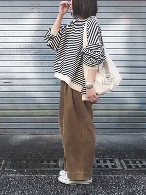 Japanese Fashion Minimalist, Cozy Sweater Outfits, Cozy Sweaters Outfits, Japanese Minimalist Fashion, Minimalist Moda, 일본 패션, Casual Day Outfits, Cooler Look, Looks Street Style