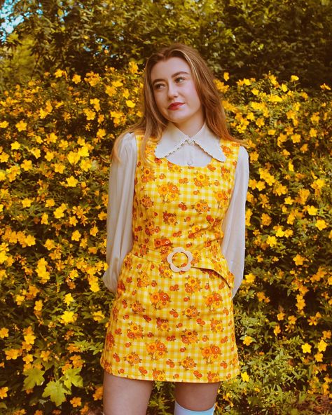 Enjoying the sunshine while we can in our Lola pinafore! 🌼🌸 Now available in our sugar town prints 🌸 • • • • #60s #70s #60sstyle #hippie #mod #retrostyle Mod Fashion Aesthetic, Cool Layered Outfits, 70s Dress Outfit, 60's Outfits, 60s Dresses Vintage, Vintage Dresses 70s, Retro Dress Outfits, 70's Outfits, Mod Outfits