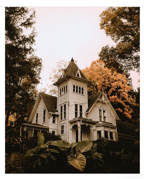 Spooky Aesthetic, House Of The Rising Sun, New England Fall, New Orleans Homes, House Book, House Goals, Autumn Cozy, Autumn Aesthetic, Pretty House