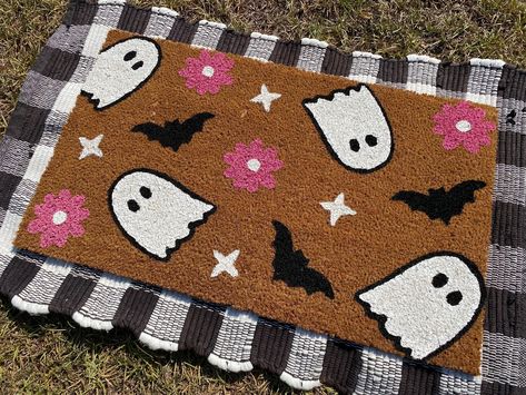 Spooky Print Doormat Fall is here! Our Halloween doormat is the perfect way to spice up your front porch!  They make great gifts for housewarmings, anniversaries, birthdays, weddings, or just because! Our doormats are made of 100% natural coir and have a slip-resistant vinyl backing. All doormats are hand-painted with weather-resistant paint and sealed with a UV protectant spray. All of our doormat designs can be personalized! Want to change the color or add your name? Send us a message on Etsy Halloween Door Mat Ideas Diy, Fall Halloween Decorations Outdoor, Halloween Rug Painting, Spooky Rugs Diy, Halloween Coir Doormat, Doormat Ideas Halloween, Fall Doormat Painting, Painted Door Mat Diy Fall, Spooky Doormat Diy