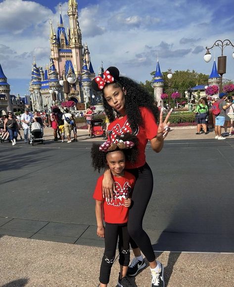 Disney Outfits Black Women, Disney World Outfits Black Women, Disney World Outfits Family, Jamaica Trips, Disney Trip Aesthetic, Disney Mom Outfit, Cute Disney Fits, Mother Goals, Disney Boo