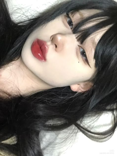 Draculaura Makeup, Medium Long Haircuts, Light Makeup Looks, Casual Makeup, Douyin Makeup, Japanese Makeup, Ethereal Makeup, Makeup Tut, Edgy Makeup