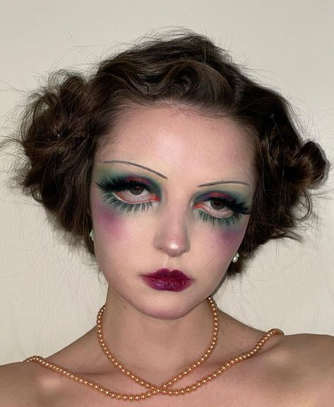 Cool Fun Makeup Looks, 1920s Drag Makeup, Mouth Stitched Shut, Drawing Inspo People, Fun Face Paint, 1920s Inspired Makeup, 1920s Makeup Look, Makeup Looks Fun, 1920’s Makeup