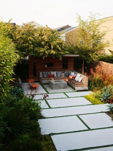 large pavements and turf Large Paver Patio With Gravel, Simple Backyard Paver Ideas, Large Backyard Paver Ideas, Small Gravel Patio, Pavers Small Backyard, Courtyard Paver Ideas, Pavers To Extend Concrete Patio, Diy Pavers Backyard, Pavers Around Concrete Patio