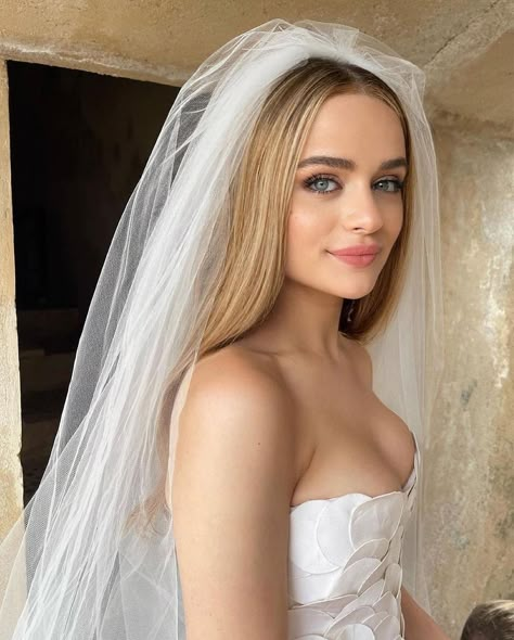 joey king in a veil before her wedding with a bouncy blowout Celeb Wedding, Celebrity Hair Inspiration, Fall Wedding Makeup, Jamie King, Wedding Hairstyles And Makeup, Wedding Edit, Autumn Bride, Finger Waves, Perfect Bride