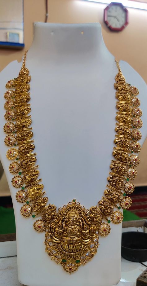 Temple Collection Jewellery, Temple Necklace Jewellery, Bottu Mala Jewellery Designs, Bottu Mala Designs, Gold Haram Designs Indian, Long Haram Gold Jewellery Designs, Long Haram Gold, Gold Choker Necklace Indian, Bottu Mala