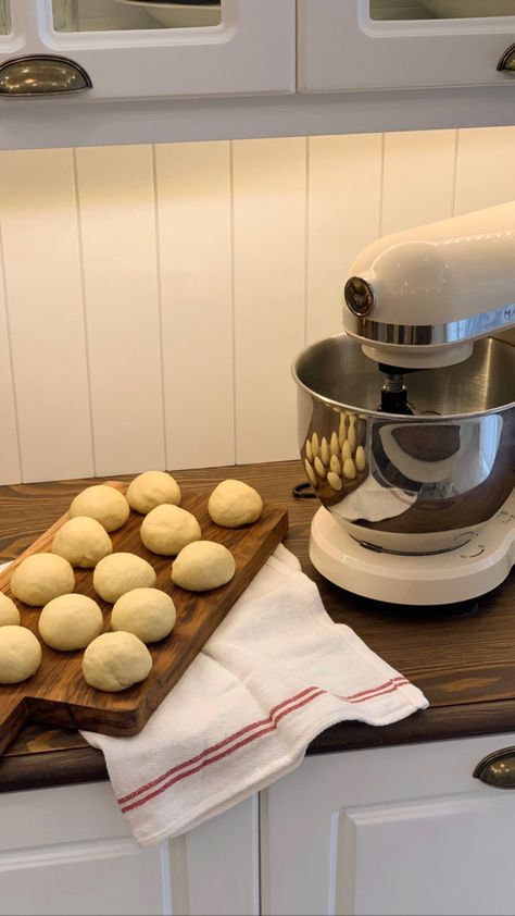 Home Baking Aesthetic, Cooking At Home Aesthetic, At Home Aesthetic, Bakery Aesthetic, Baking Aesthetic, Cooking At Home, Hobbies To Try, Baking Bread, Home Bakery