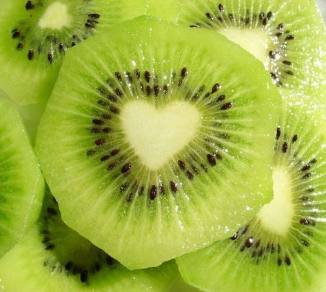 Fruit Icons, Rainbow Aesthetic, Green Fruit, Healthy Food Motivation, Kiwi Fruit, Fruit Plants, Aesthetic Images, Green Aesthetic, A Heart