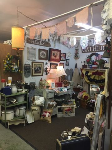 GypsyFarmGirl: Our New Booth at Uniques and Antiques! Antiques Shop Aesthetic, Antique Shop Aesthetic, Antique Shop Interior, Antique Store Aesthetic, Antique Shopping, Primitive Americana, Treasure Hunts, Antique Aesthetic, Americana Vintage