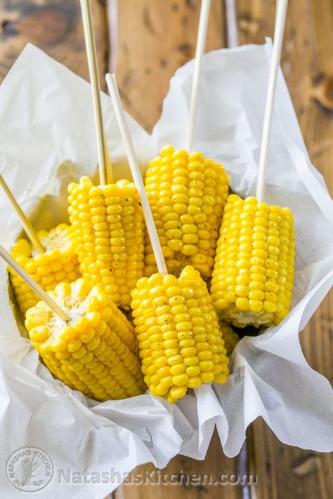 A must try this 15-minute Corn on the Cob! Read more to find out the secret to making corn taste sweeter. Boiling is the classic way to prepare sweet corn. Easy Corn On The Cob, Coco Birthday Party, Coco Birthday, Coco Party, Easy Corn, Boiled Corn, Summer Veggies, Summer Cookouts, Cookout Food