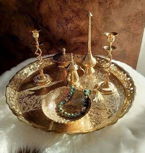 Algerian Home Decor, Aluminium Decor, Algeria Aesthetic, Diy Henna, Algerian Culture, Fairy Lights Decor, Console Table Decorating, Photo Prompts, Mubarak Ramadan