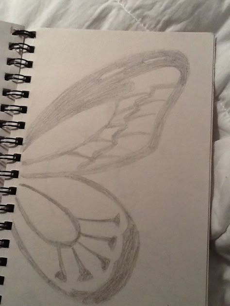 Drawing Butterfly Sketches, Drawing Butterflies, Easy Graffiti Drawings, Cool Pencil Drawings, Meaningful Drawings, Easy Doodles, Butterfly Drawing, Easy Doodle Art, Easy Doodles Drawings