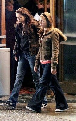 2000s Winter Outfits, 2000s Autumn, New Moon Movie, Bella Swan Aesthetic, Fall Core, Twilight Outfits, 00s Mode, Twilight New Moon, Outfits 2000s