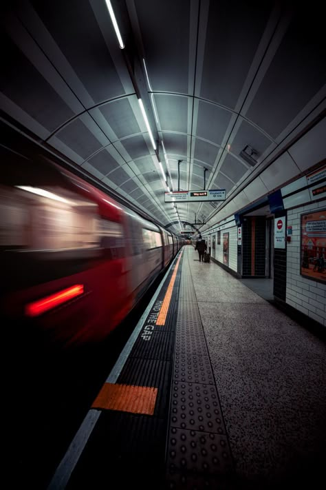 Departing Northern Line train at Moorgate station in central London. #professorhines #skyline #london #londonlife #sonyalpha #trainstation #londontube #londonunderground #street #streetphotography London Tube Photography, Tube Photoshoot, Train Station Photography, Photography Ideas Summer, Urban Landscape Art, London Underground Tube, London Street Photography, Environment Photography, Underground Tube