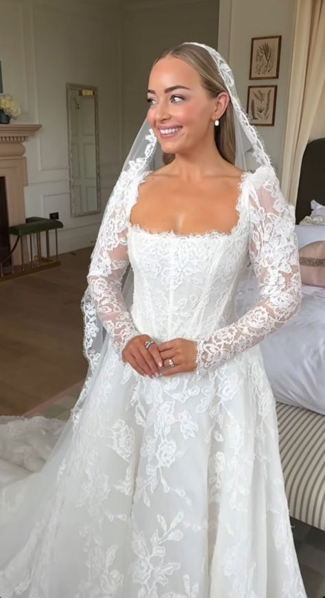 Simple Long Sleeve Lace Wedding Dress, Wedding Dress Princess With Sleeves, Elegant Wedding Dress With Long Sleeves, Sweetheart Neck Long Sleeve Wedding Dress, Wedding Dress Back Covered, Wedding Dresses For Sister Of Bride, Ashley Iaconetti Wedding, Chiara Wedding Dress, Wed2be Wedding Dress