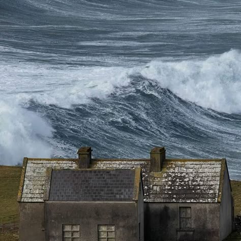 Cottage By The Sea, House By The Sea, Old Cottage, Ocean Wave, Big Waves, Land Art, Old House, By The Sea, Beautiful World