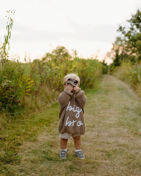 The Shepard’s family baby number 2 announcement photo shoot was everything and more, but more importantly how cute little Vinny was in his Big Bro sweater!! 😭 Swipe to the last picture to see my favorite photo of Vinny smelling the flowers 🌸🫶🏽 Second Sibling Announcement, Two Under Two Aesthetic, Pregnancy Announcement With Toddler Boy, Big Bro Announcement, 2 Under 2 Aesthetic, Baby No 2 Announcement, Big Sibling Announcement, Toddler Baby Announcement, 2nd Baby Announcement To Family